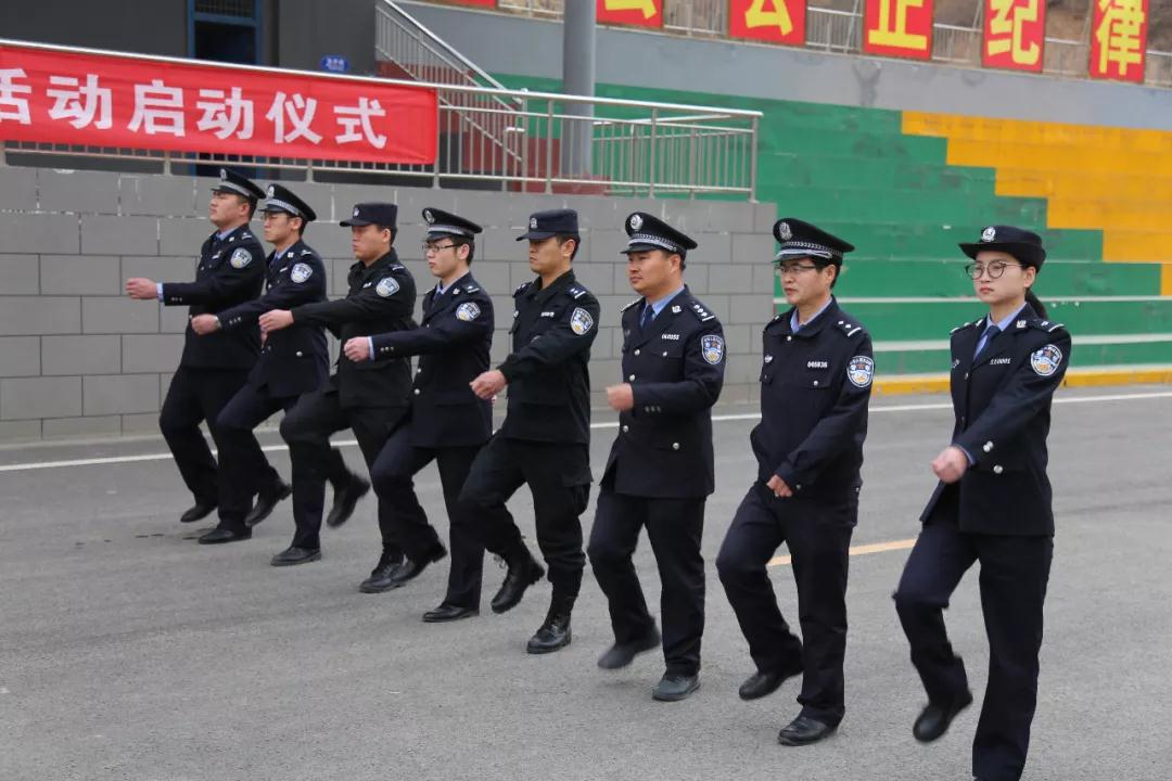 跨立练习摆臂练习敬礼练习脱帽戴帽练习跑步练习27日上午,春季大练兵